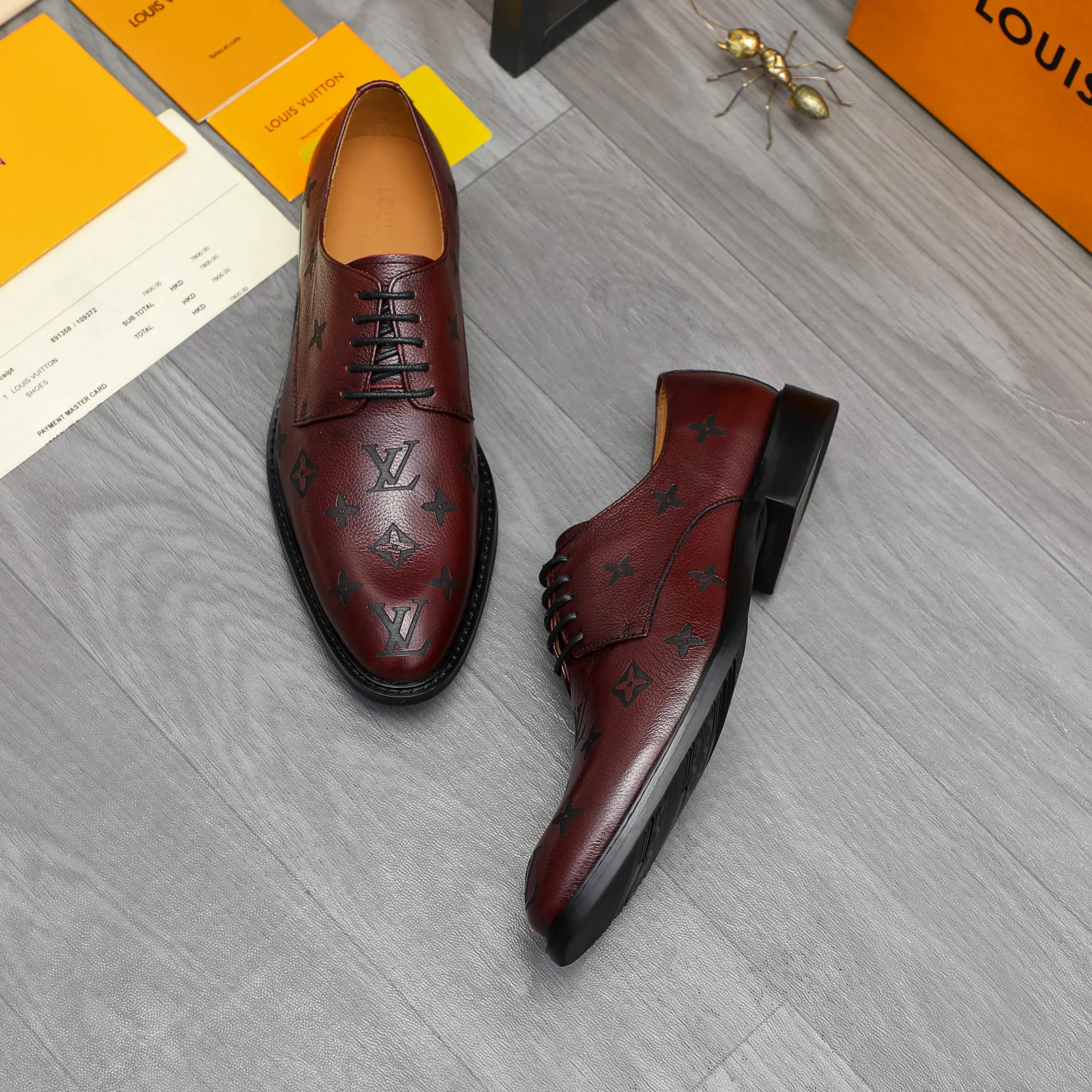 Men's shoes 💰p460 Product trademark: LV (Louis Vuitton) business lace-up formal leather shoes Regular size: 39-44 (38.45 custom-made, non-refundable) Product materials: Selected high-quality pebbled cowhide embossed upper, cowhide lining, original rubber outsole